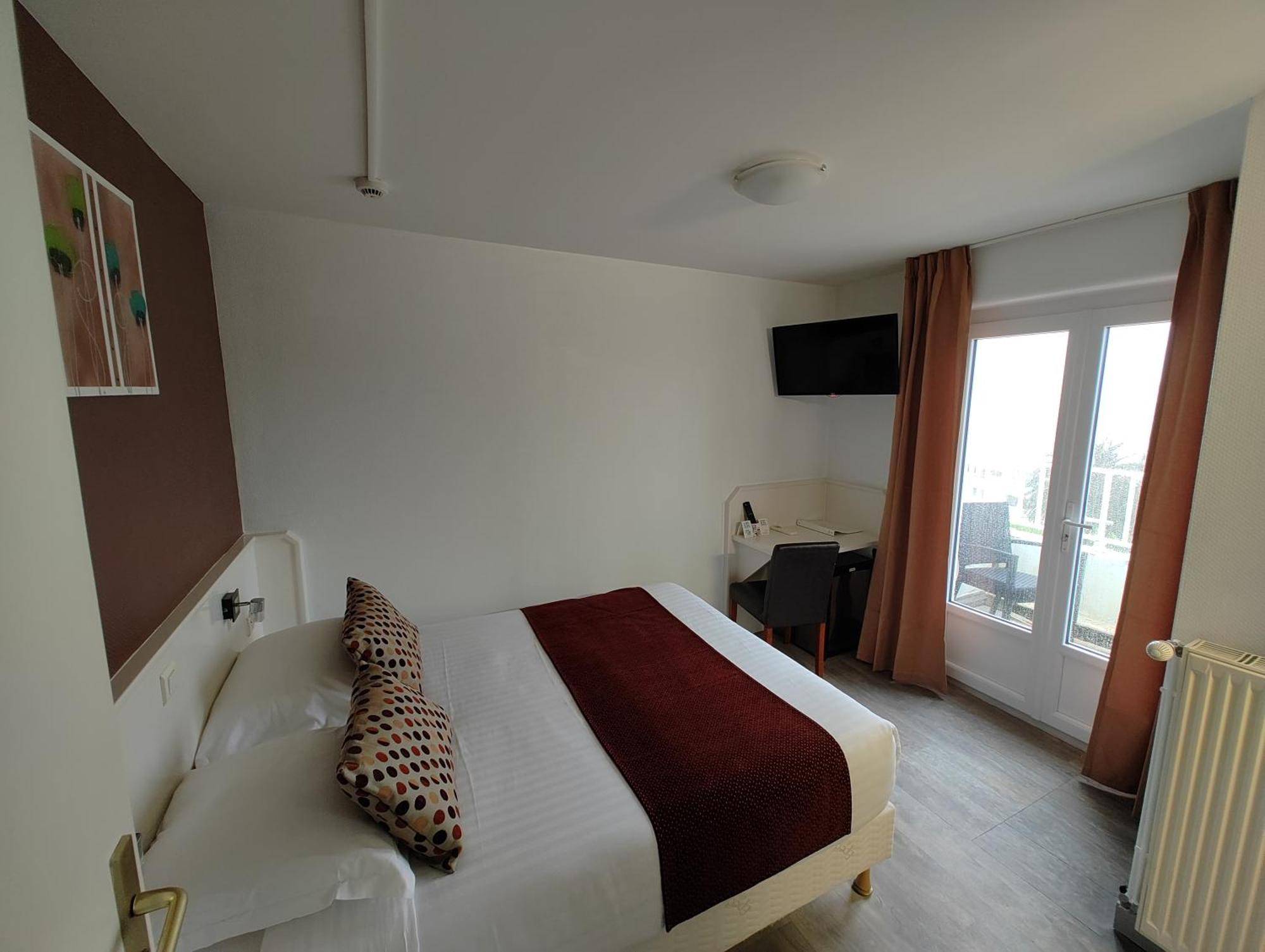 Small Double Room,1536625615:JPEG